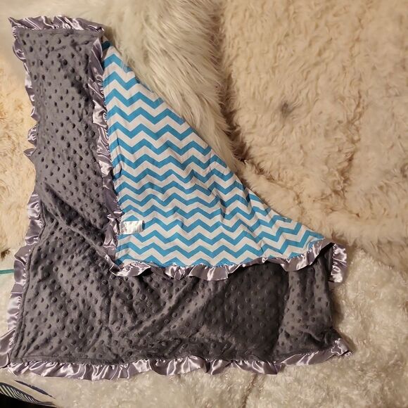 A baby blanket   - Picture 1 of 5